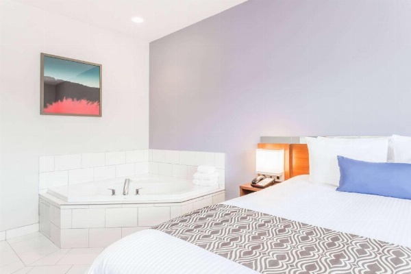 Microtel Inn & Suites by Wyndham Sault Ste. Marie image 11