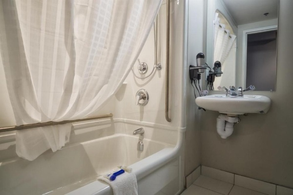 Microtel Inn & Suites by Wyndham Sault Ste. Marie image 23